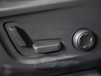 2023 Volvo XC40 Plus Bright Theme