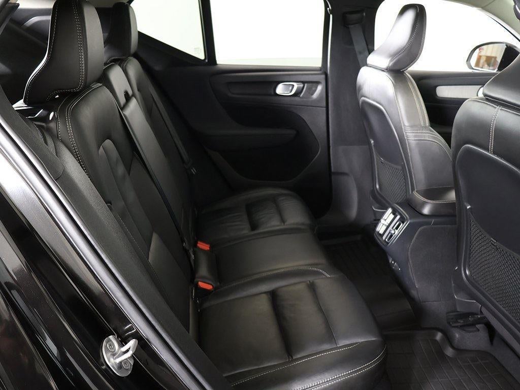 2023 Volvo XC40 Plus Bright Theme