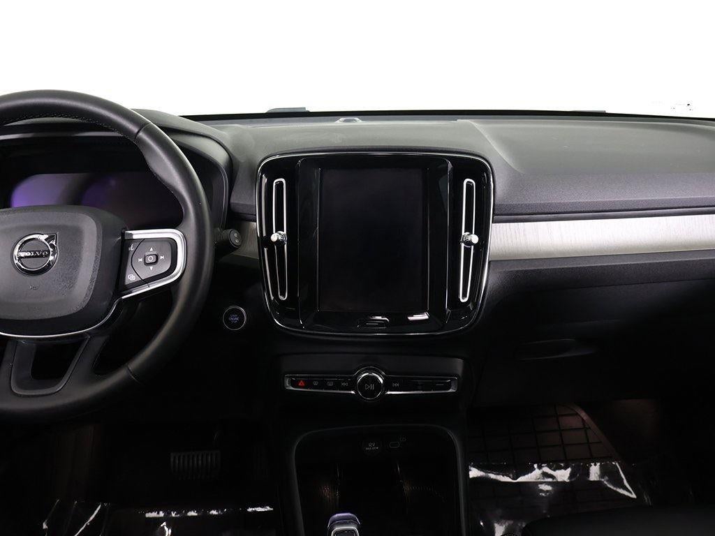 2023 Volvo XC40 Plus Bright Theme