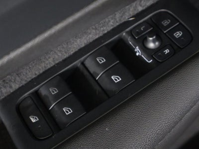 2023 Volvo XC40 Plus Bright Theme