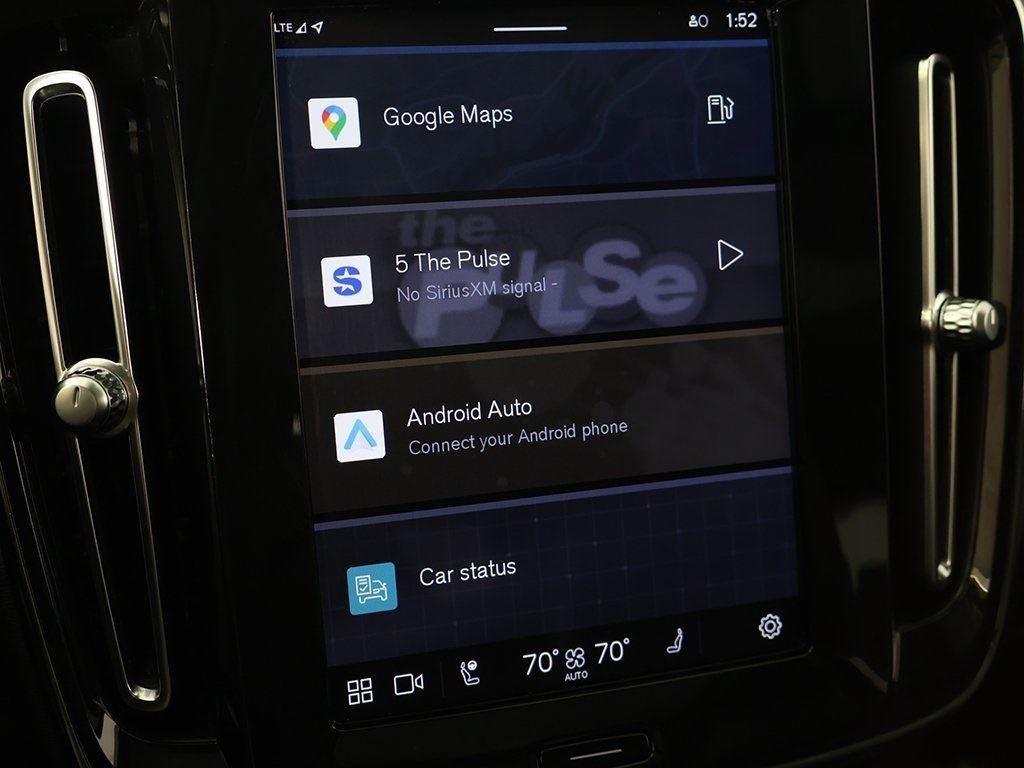 2023 Volvo XC40 Plus Bright Theme