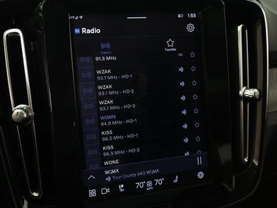 2023 Volvo XC40 Plus Bright Theme