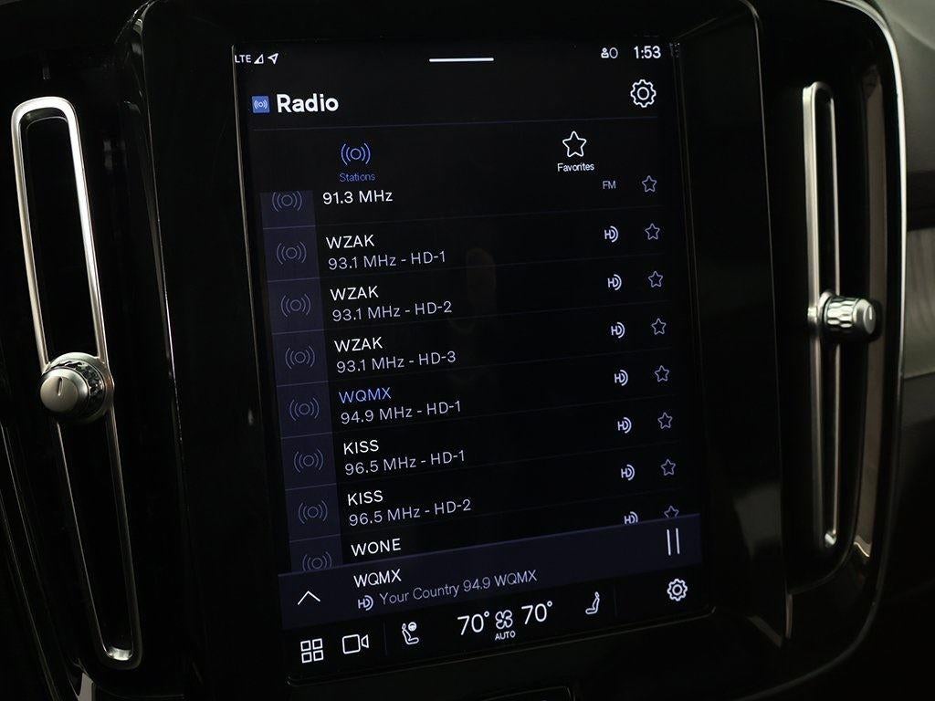 2023 Volvo XC40 Plus Bright Theme