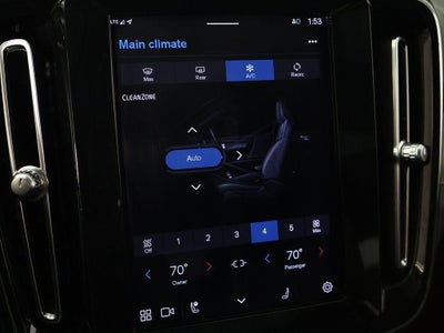 2023 Volvo XC40 Plus Bright Theme