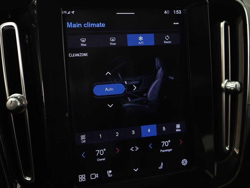 2023 Volvo XC40 Plus Bright Theme