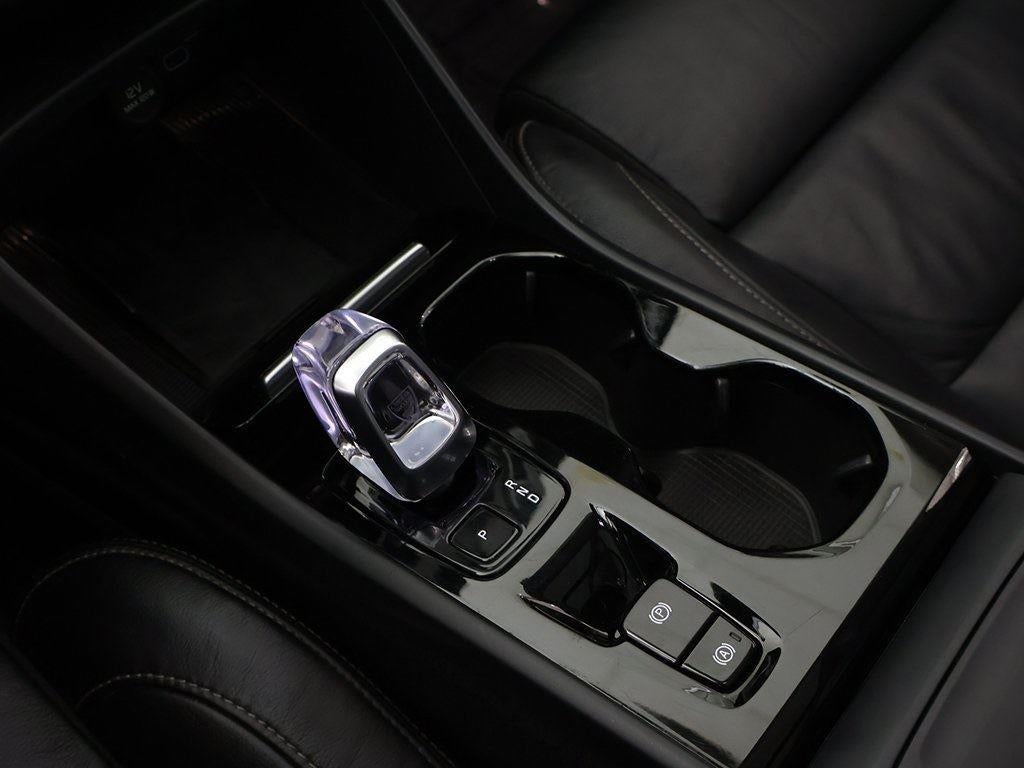 2023 Volvo XC40 Plus Bright Theme