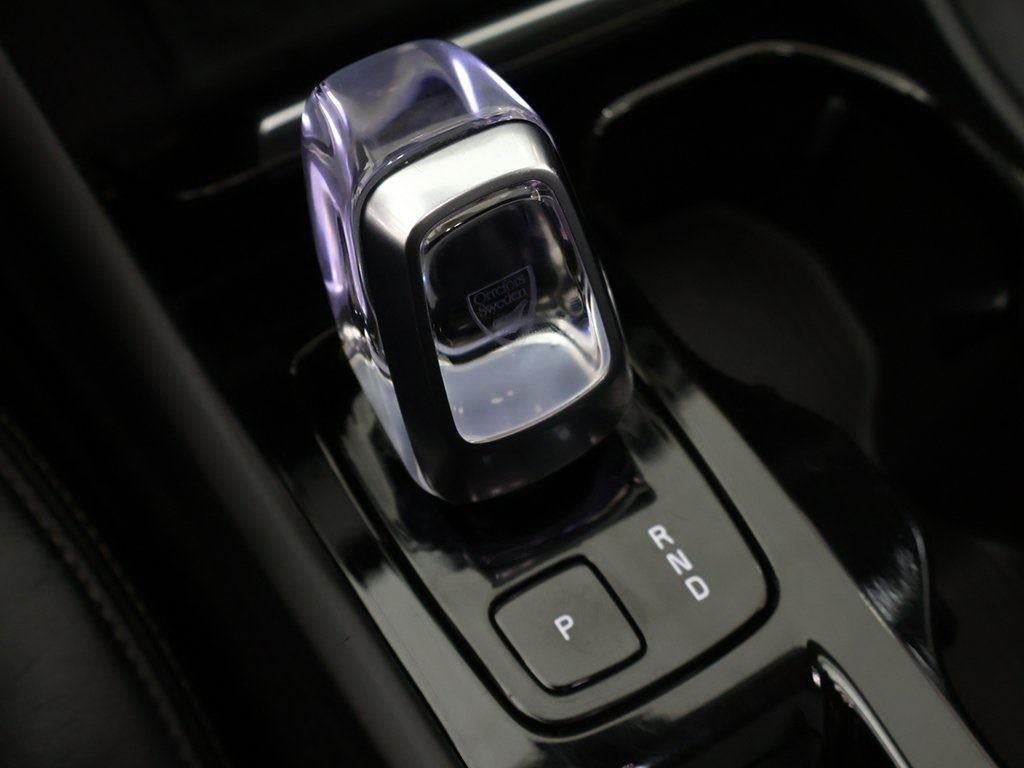 2023 Volvo XC40 Plus Bright Theme