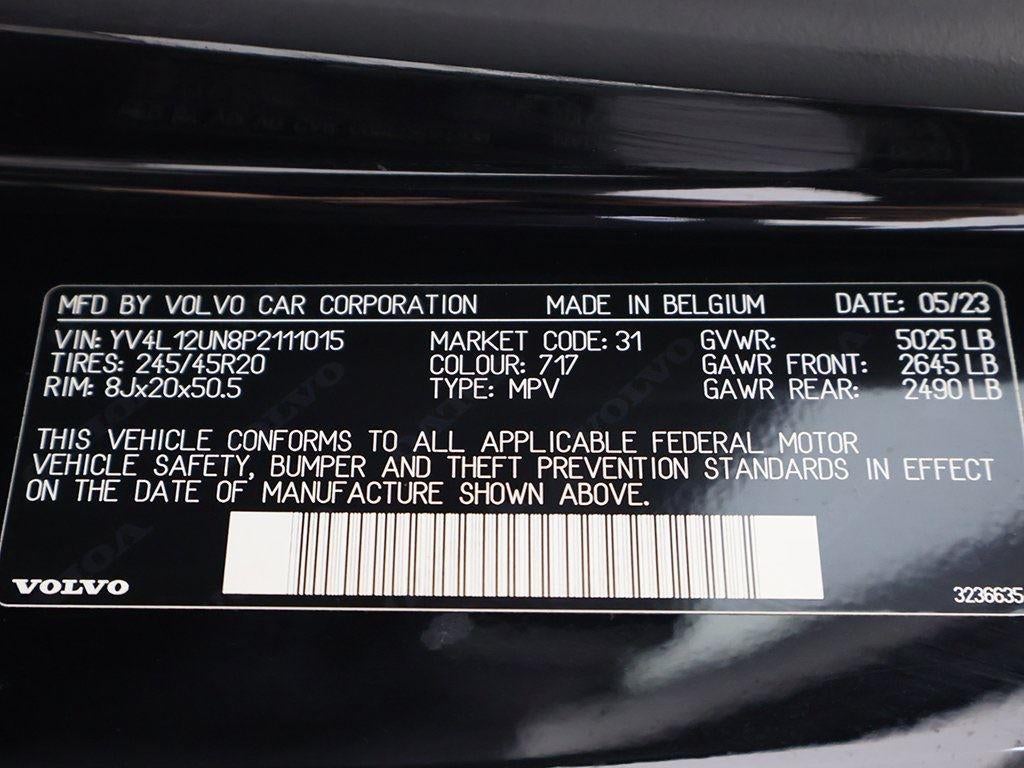 2023 Volvo XC40 Plus Bright Theme