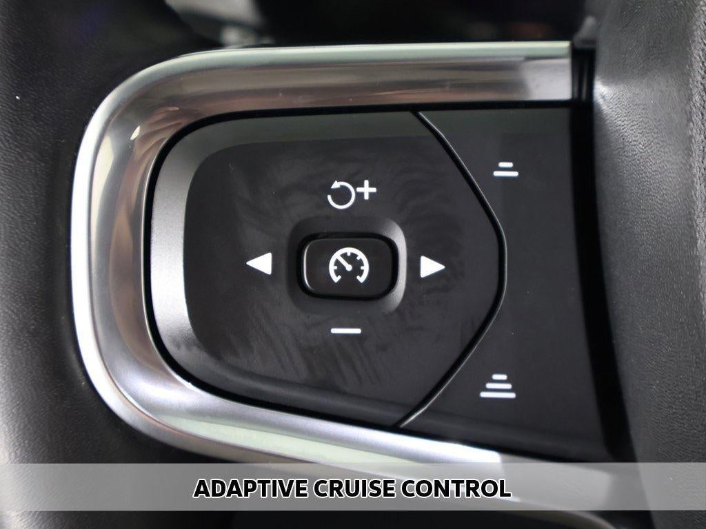 2023 Volvo XC40 Plus Bright Theme